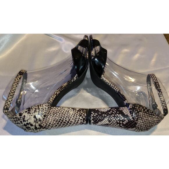 BANDOLINO Isbieal Women's Open Toe Heeled Sandals Ankle Strap Blk White Snake 9M - Picture 5 of 9